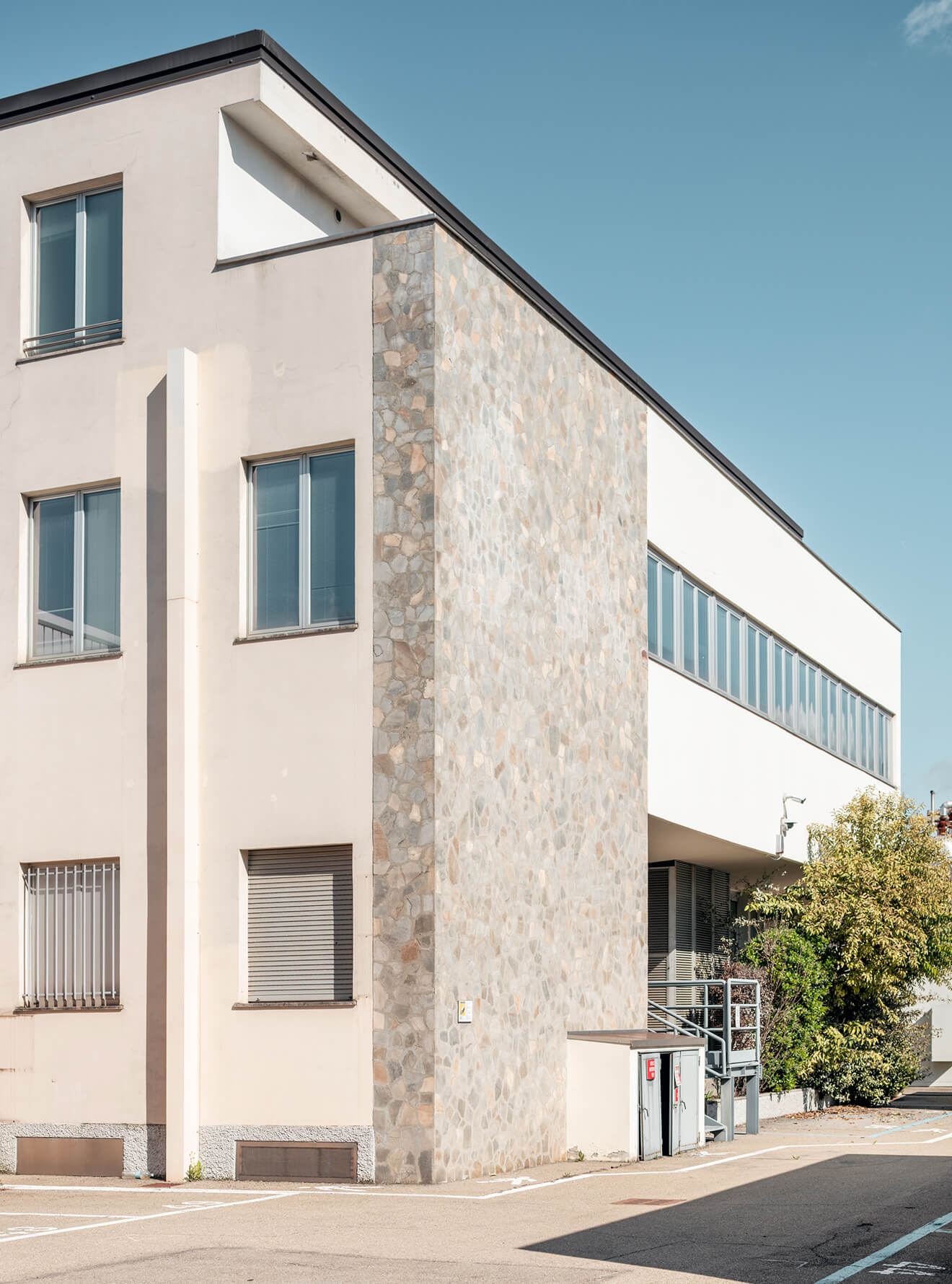 Chiesigardens-background-outdoorbuilding-02