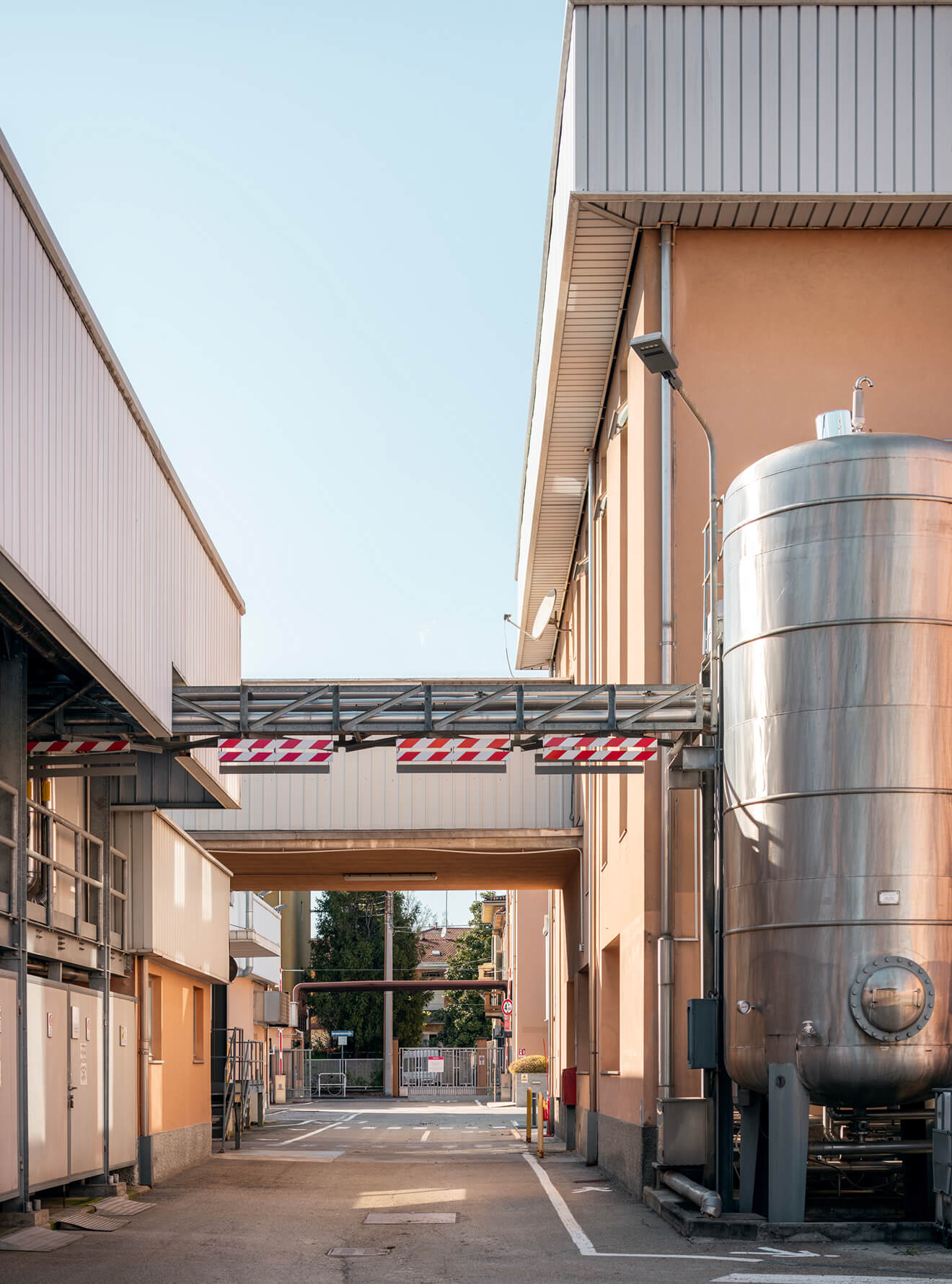 Chiesigardens-background-outdoorbuilding-street-03